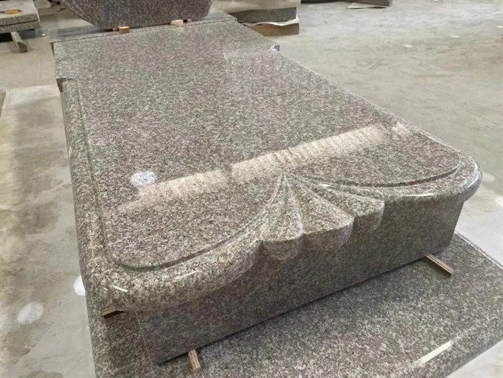 Natural-Stone-Black-Granite-Tombstone-for-Cremetery-Garden.webp (5)(001)
