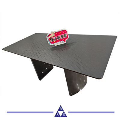 Siyah sinterlenmiş taş masa